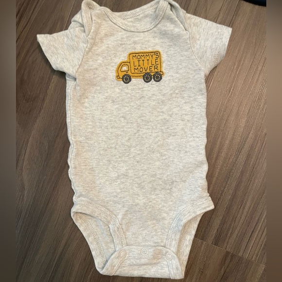 Assorted baby boy 5 piece short sleeve Onesies bundle size 0-3 months - Picture 6 of 8